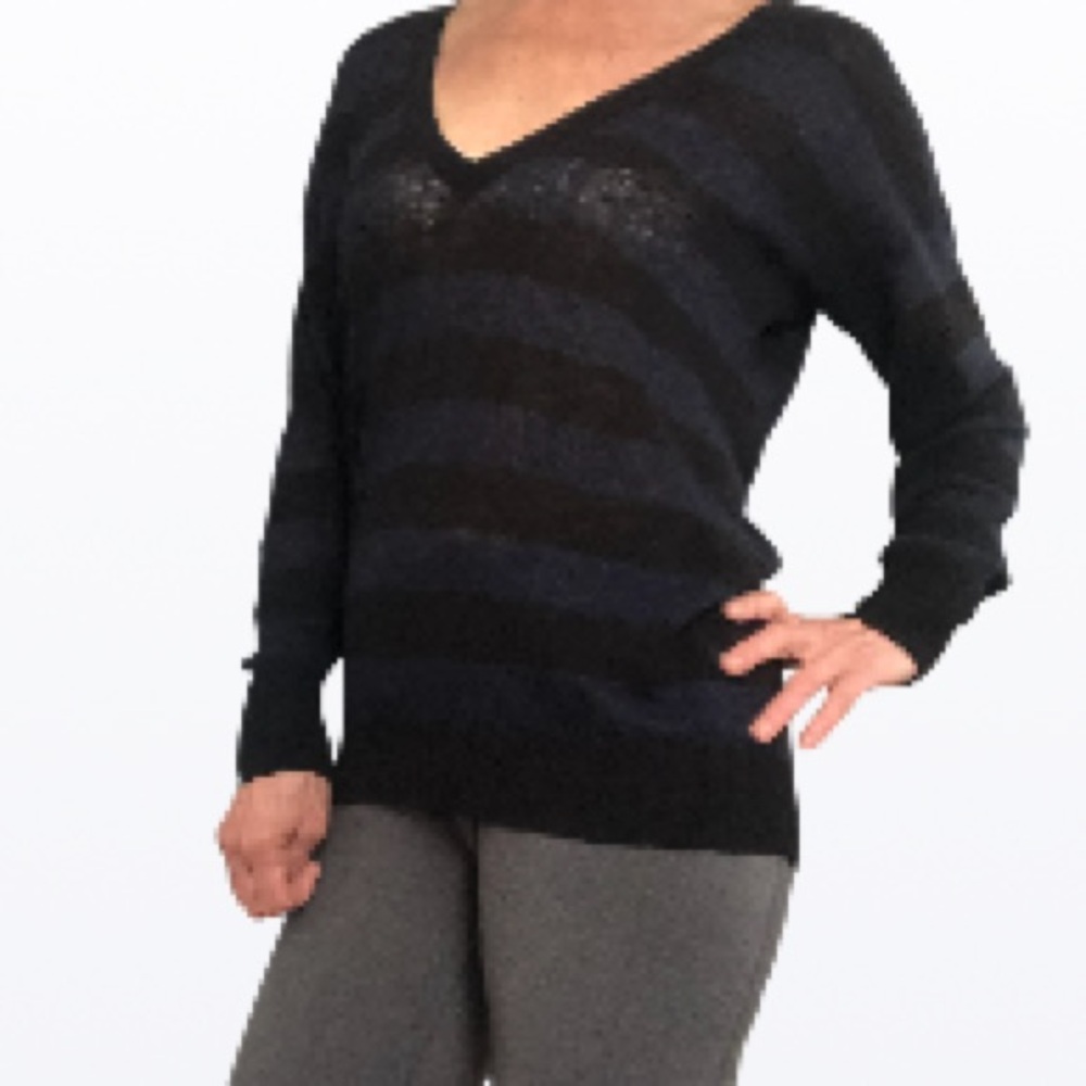 Club Monaco fine knit , deep V-neck linen, alpaca wool nylon blend tunic